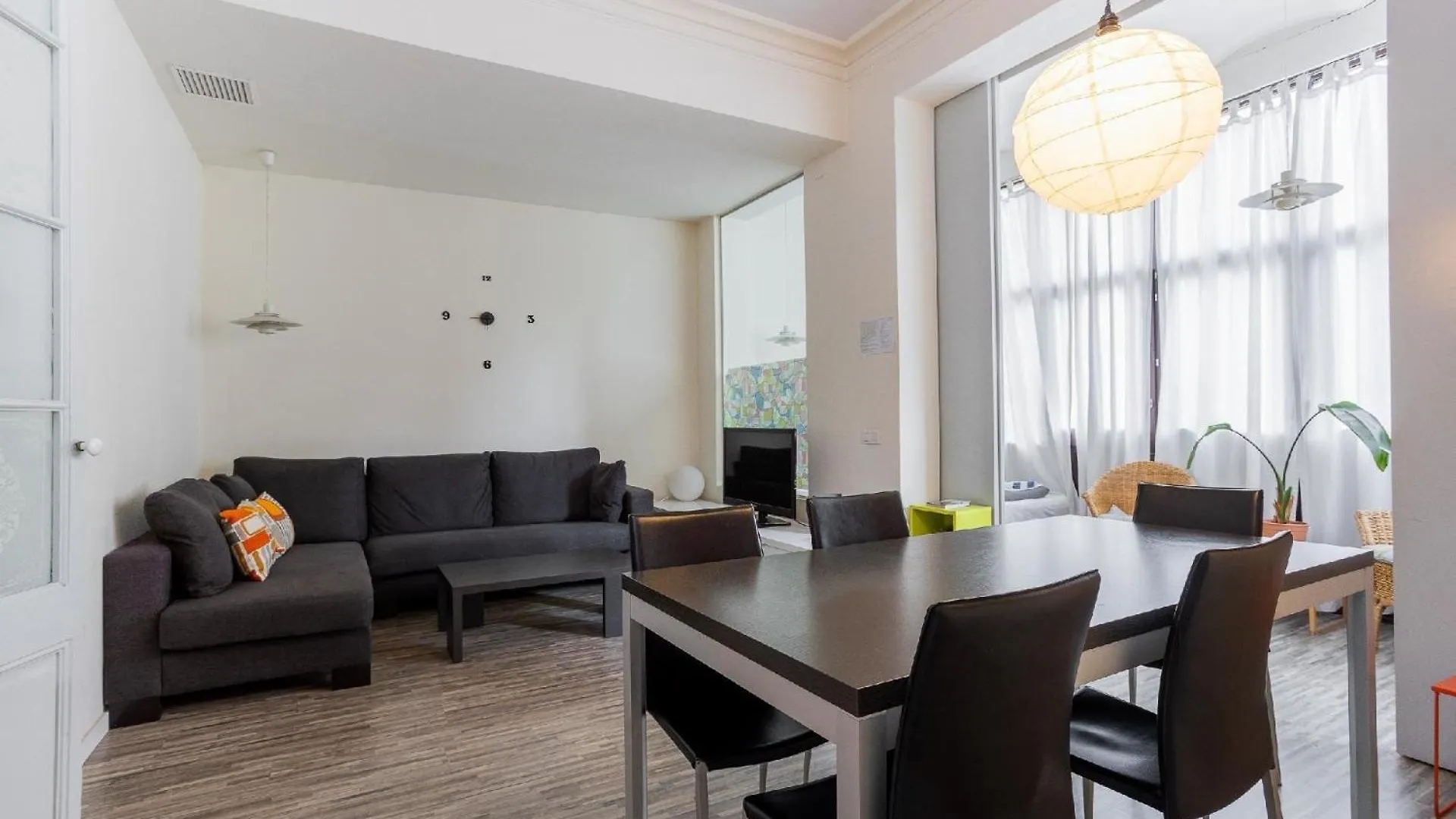 Ferienwohnung Fuer 9 Personen Ca 120 Qm In Barcelona-Eixample, Costa Brava Costa Del Maresme