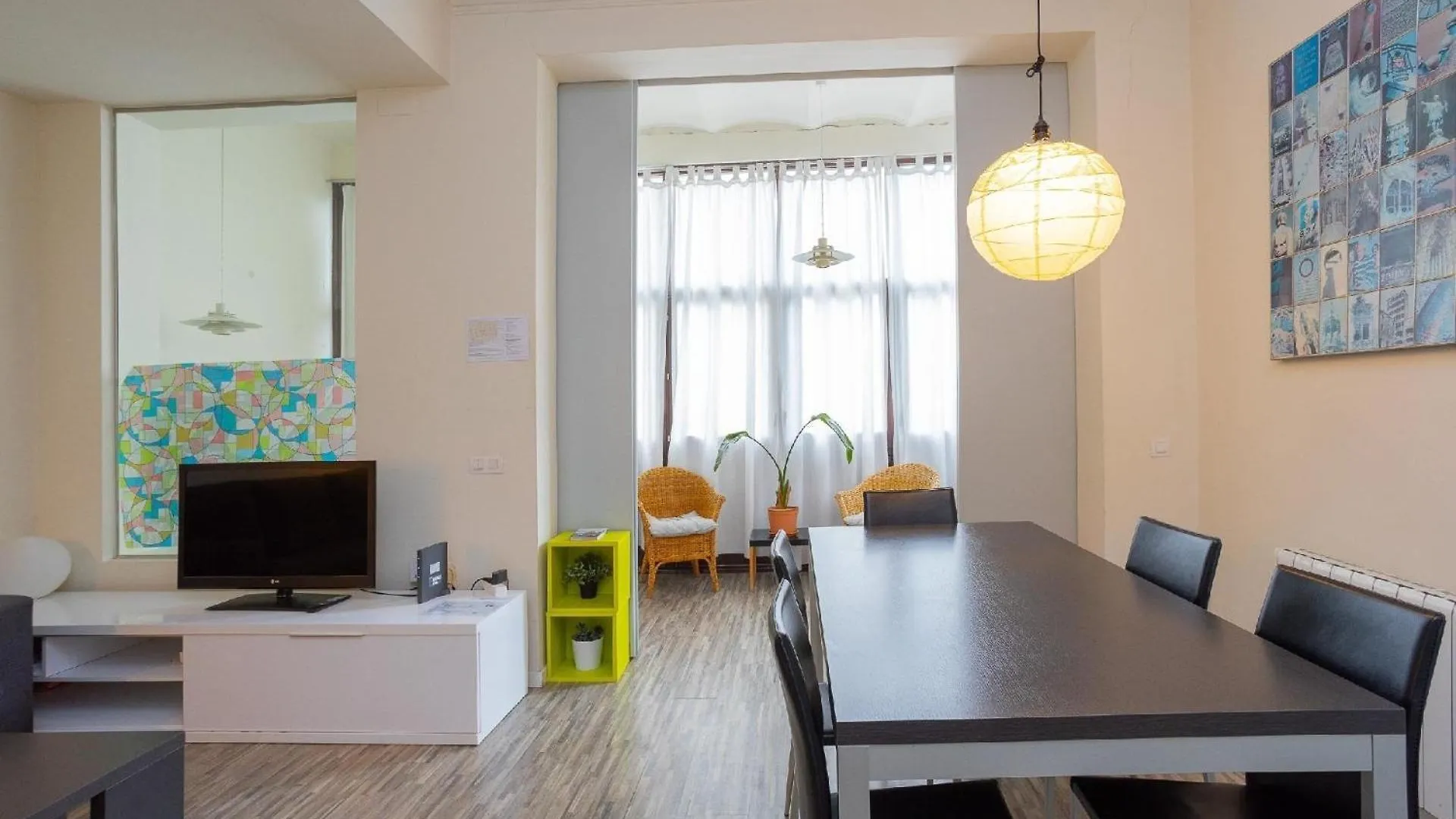 Ferienwohnung Fuer 9 Personen Ca 120 Qm In Barcelona-Eixample, Costa Brava Costa Del Maresme contacts
