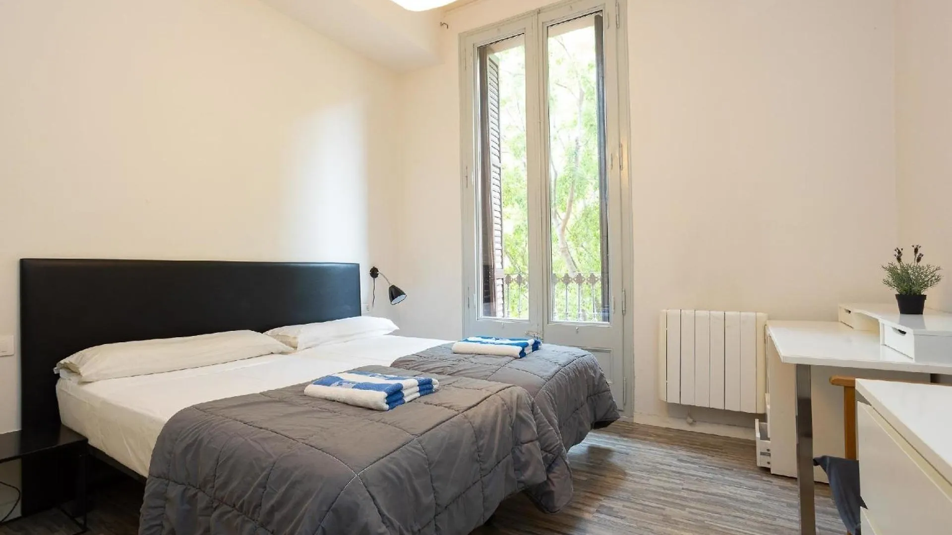 Apartment Ferienwohnung Fuer 9 Personen Ca 120 Qm In Barcelona-Eixample, Costa Brava Costa Del Maresme