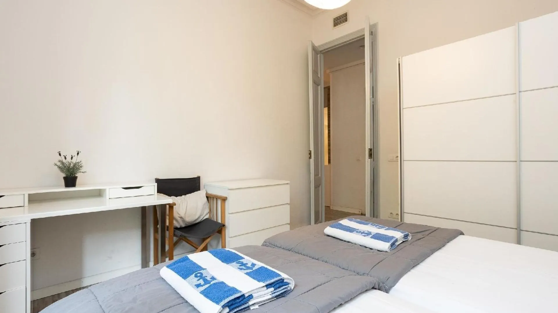 Ferienwohnung Fuer 9 Personen Ca 120 Qm In Barcelona-Eixample, Costa Brava Costa Del Maresme Apartment